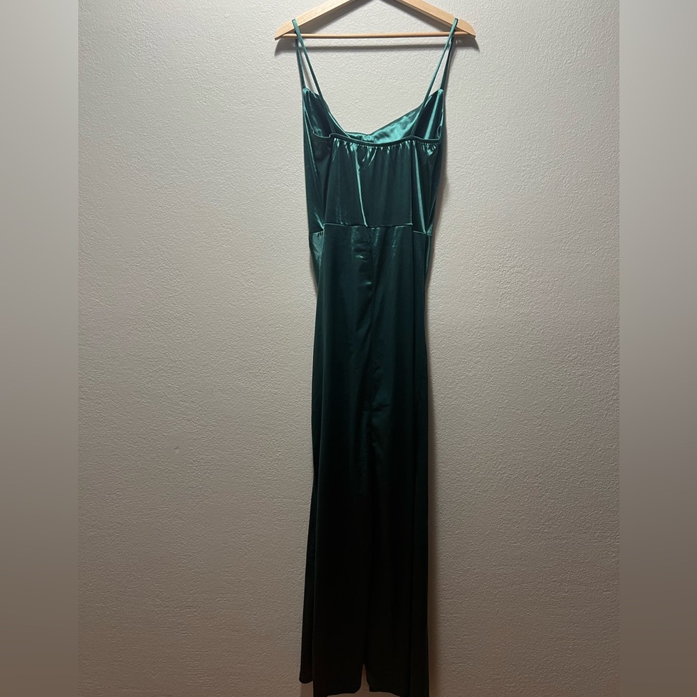 Midi Forest Green Satin Dress. Size Large. Split in front and ruching. - Picture 4 of 4